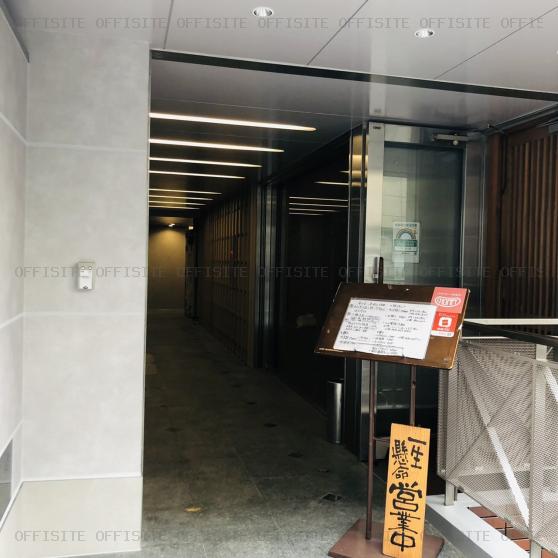 渋谷Ｓー６ビルのオフィスビル出入口