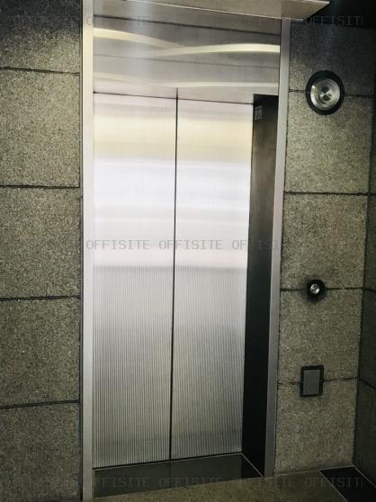茅場町駅前ビルのエレベーター