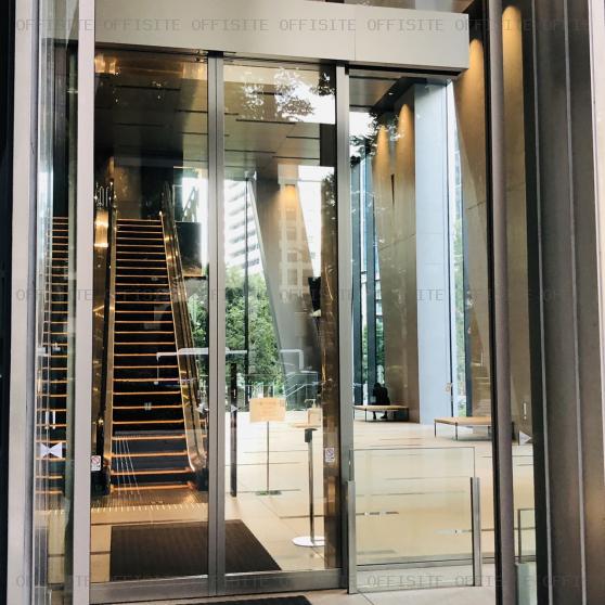 Ｄタワー西新宿のオフィス出入口