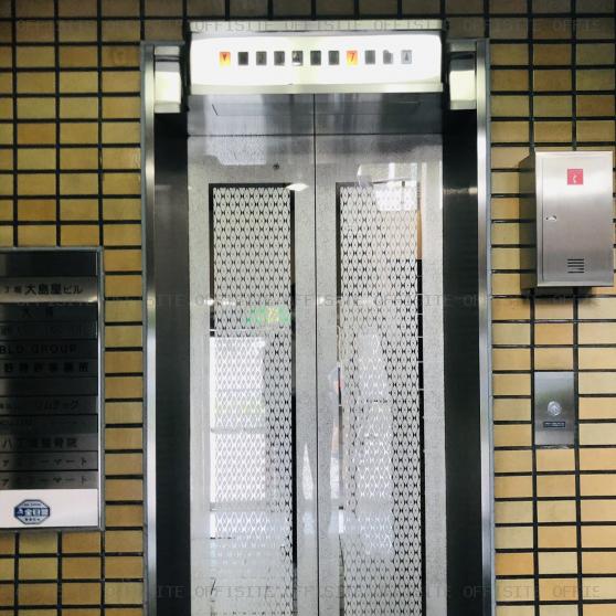 大島屋ビルのエレベーター