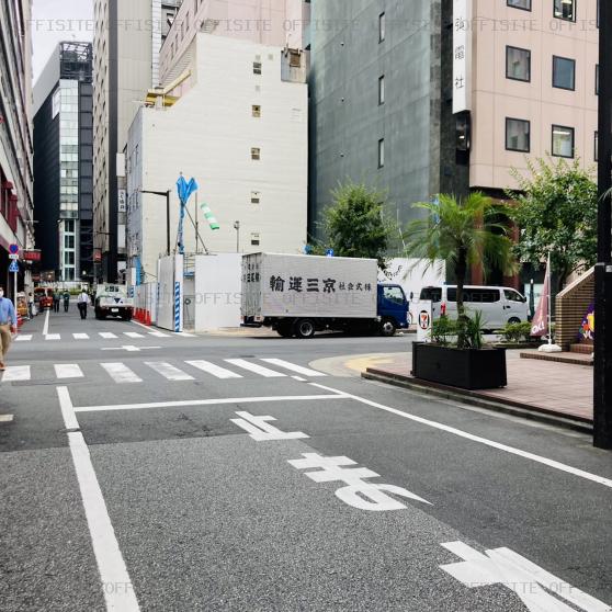 東京銀座ビルディングのビル前面道路