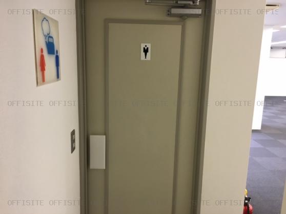 リードシー南品川ビルの男性用トイレ入口
