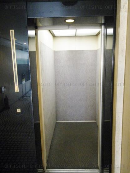 日月館麹町ビルのエレベーター