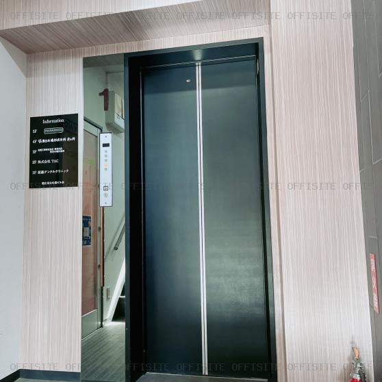 綱川ビルのエレベーター