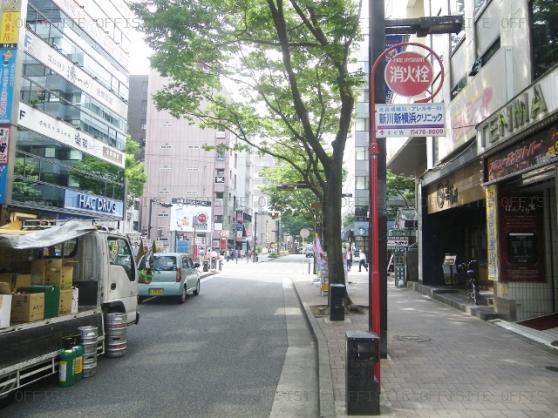 オフィスコオフィス新横浜のビル前面道路