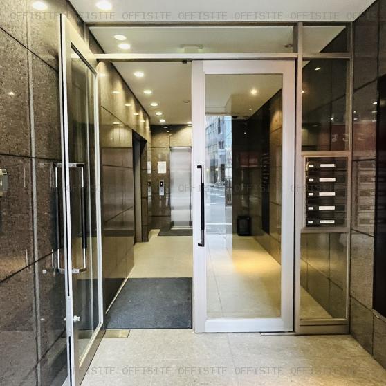 イマス日本橋福山ビルのオフィスビル出入口