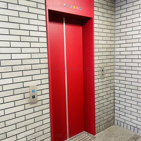 ＫＲＴ青山ビルのエレベーター