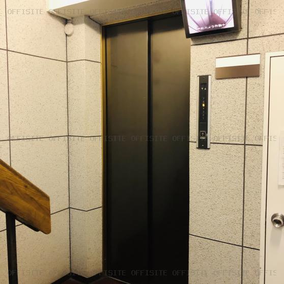 静山（セイザン）ビルのエレベーター