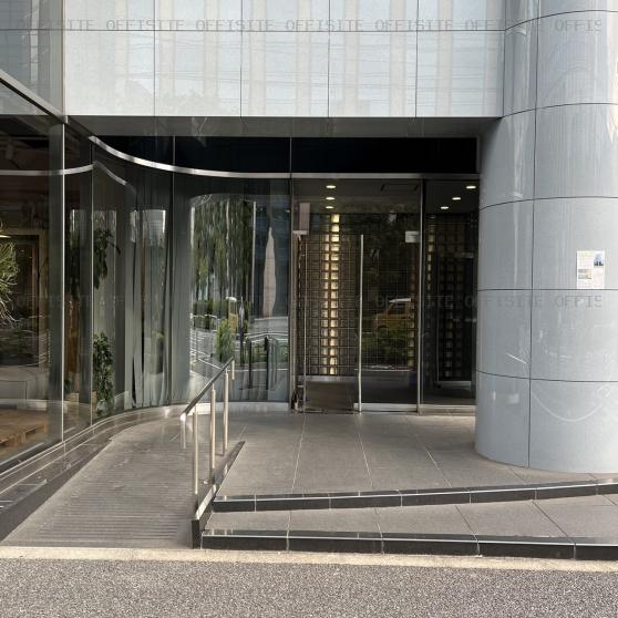 大森本田ビルのオフィスビル出入口