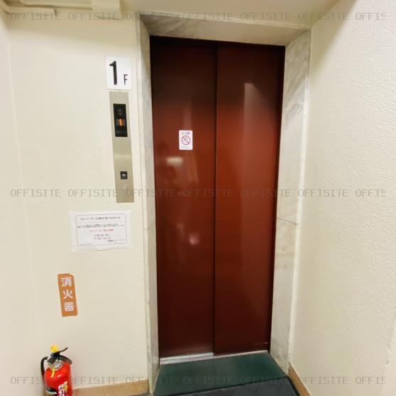 峯田ビルのエレベーター