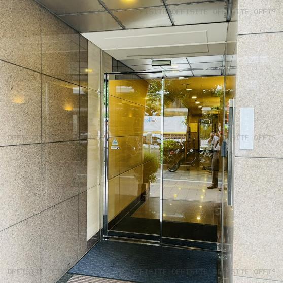 陽光銀座セントラルビルのオフィスビル出入口