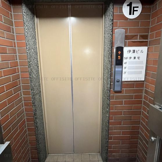 伊澤ビルのエレベーター