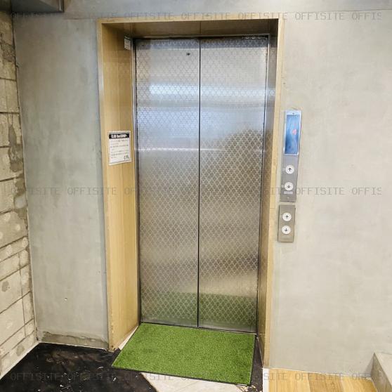下北沢ビックベンビルのエレベーター