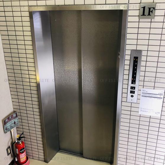 信成ビルのエレベーター