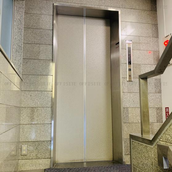 八丁堀プラレールビルのエレベーター