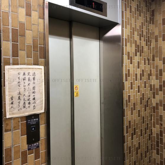 田中ビルのエレベーター