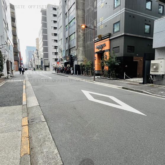 東京建具協同組合ビルの前面道路