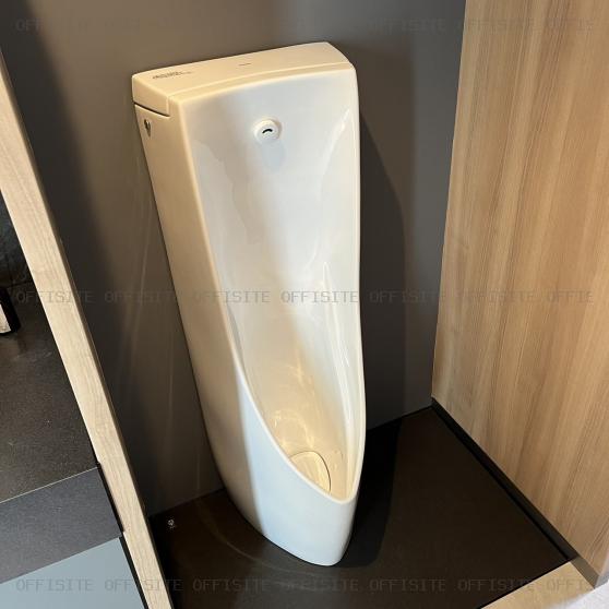 ＫＡＮＤＡ ＨＩＫＯＢＡＥの8階貸室　フルセットアップ　男子トイレ
