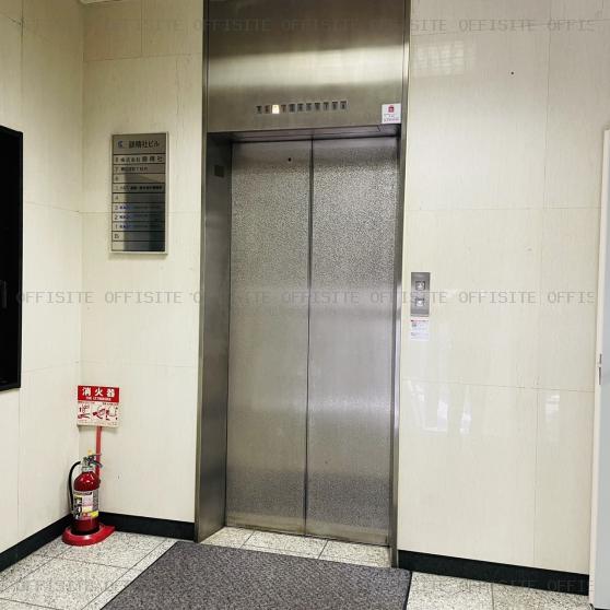 錦精社神田ビルのエレベーター