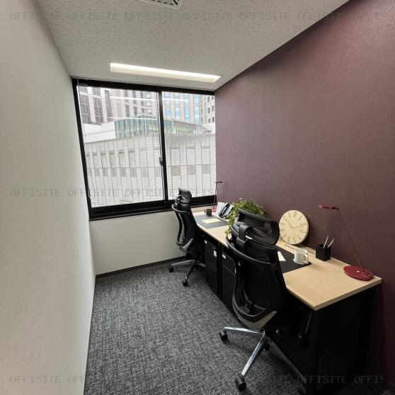 エキスパートオフィス横浜（ＪＰＲ横浜８～９階）の貸室内305号室（2名・窓有り）