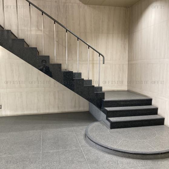 ＦＢＲ三田ビルの内階段