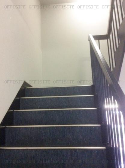 日進ビルの階段