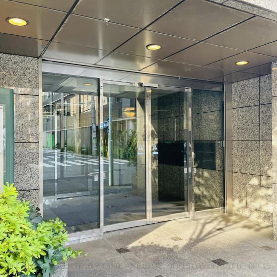 サンヨー堂日本橋ビルのオフィスビル出入口