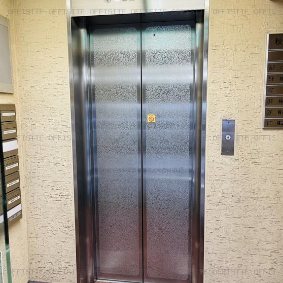 秋葉原花岡ビルのエレベーター