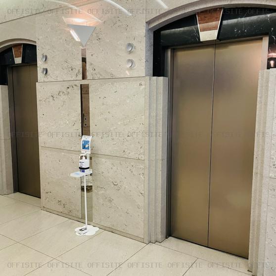 虎ノ門ワイコービルのエレベーター