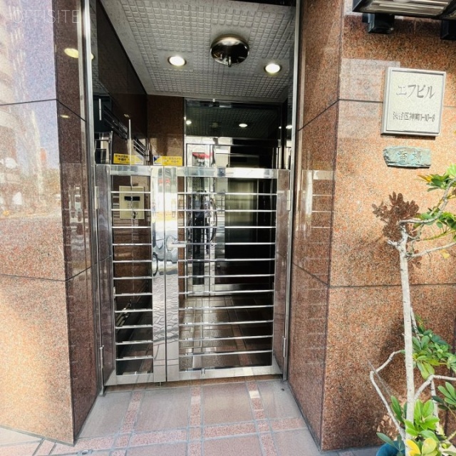 エフビル オフィスビル出入口