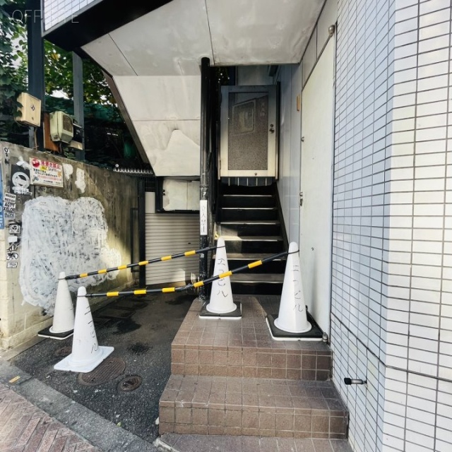 エフビル 外階段