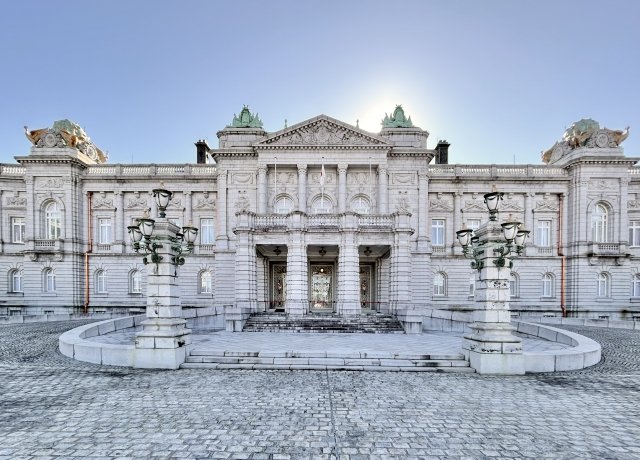 【東京都港区・政治経済の中枢と国際ビジネスが交差する港区の要衝:赤坂・溜池山王エリアの徹底解説と賃貸オフィスのご紹介(2026年最新)】