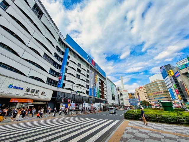 【東京都豊島区・サンシャイン60を核とする東池袋の大規模オフィス集積と多路線ターミナル東口の交通利便性:池袋駅東口エリアの徹底解説と賃貸オフィスのご紹介(2026年最新)】