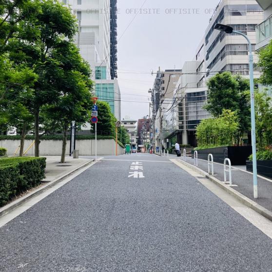 東京元赤坂ビルのビル前面道路