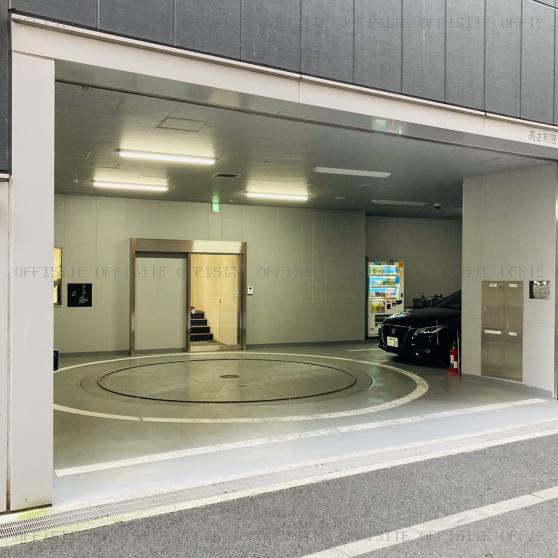 新宿野村證券ビルの駐車場