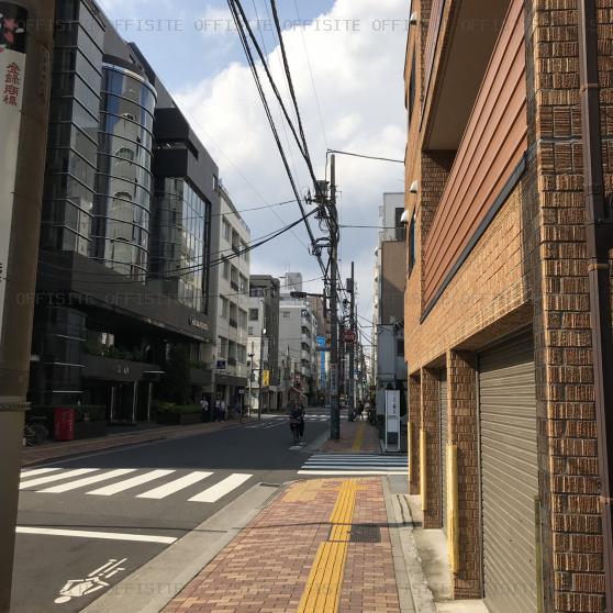 東上野ＴＩビルのビル前面道路