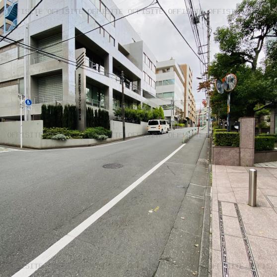 日本綜合地所大塚ビルのビル前面道路
