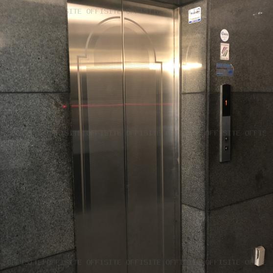 ロイヤルガーデン８ビルのエレベーター