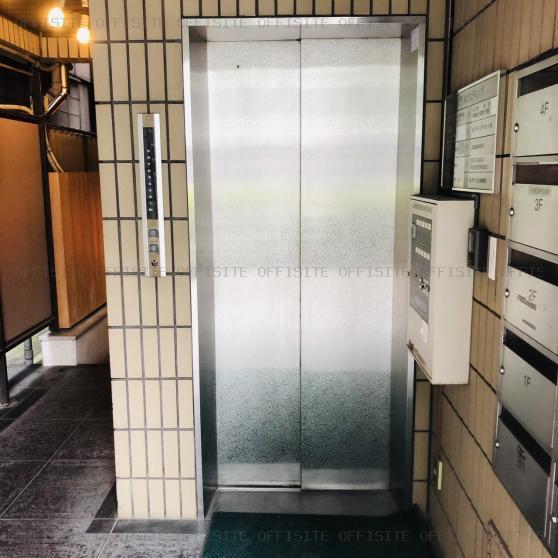 虎ノ門林ビルのエレベーター
