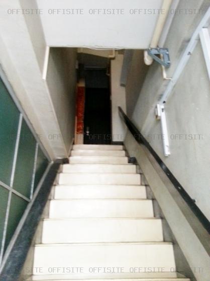 新橋萬楽庵ビルⅡの階段