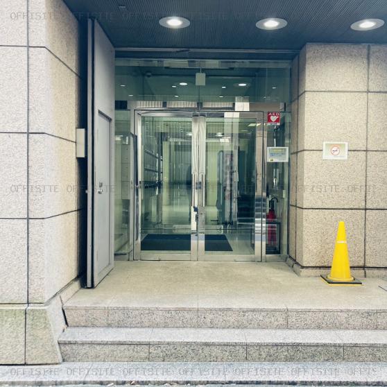 ＸＰＯＲＴ日本橋兜町（兜町第１平和ビル６階）のオフィスビル背面出入口