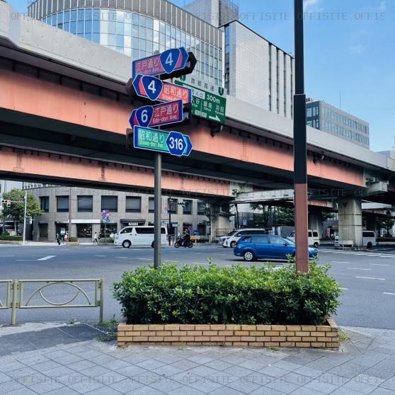 東京建物第３室町ビルのビル前面道路