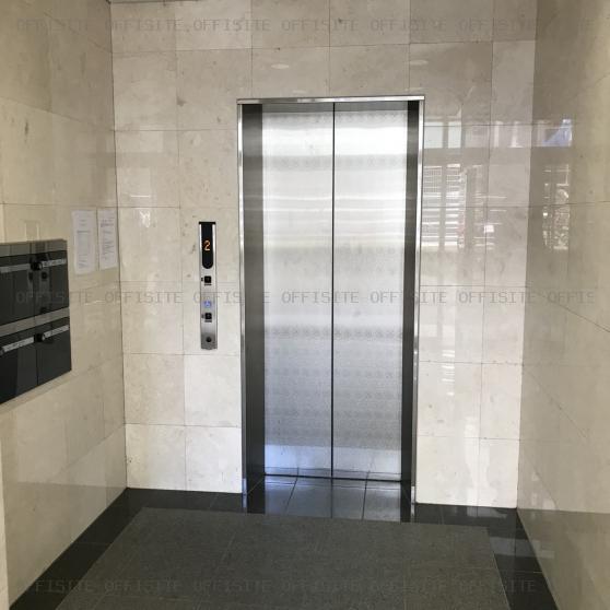 サンドー原宿ビルのエレベーター