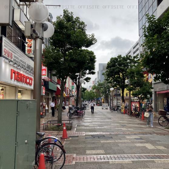 横浜日活会館のビル前面道路