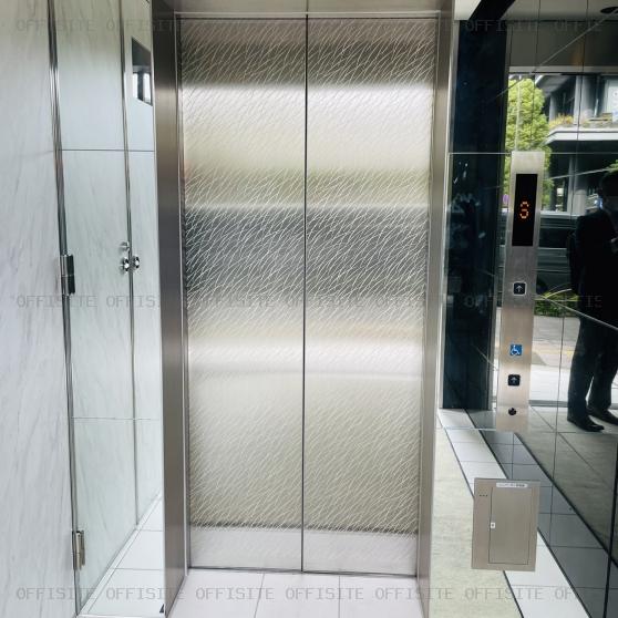 赤坂フロントタウンのエレベーター