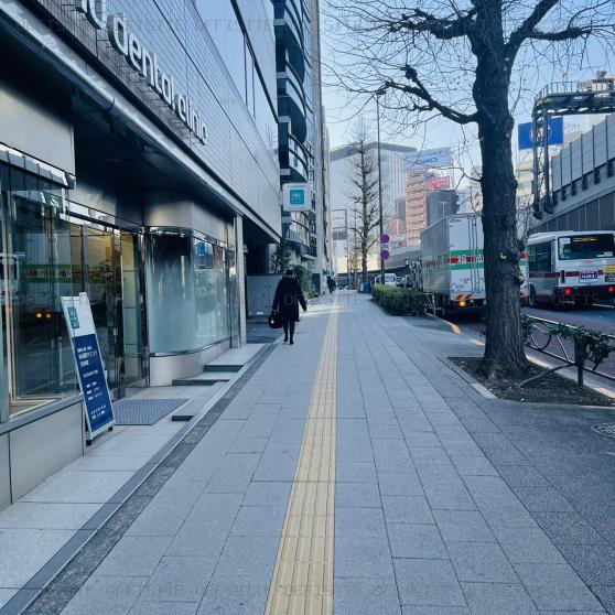 ＡーＰＬＡＣＥ渋谷南平台のビル前面道路