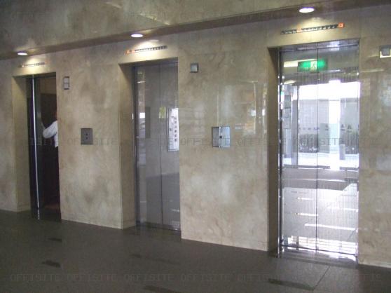 曙町新井ビルのエレベーター