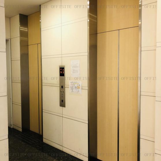 ｈ＋（アッシュプリウス）ビルのエレベーター