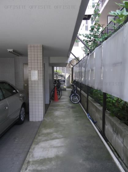 笹塚パインビルの駐車場