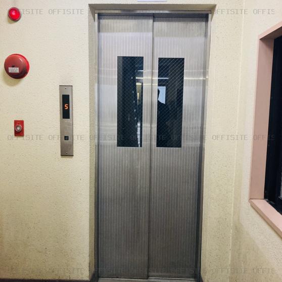 遠藤ビルのエレベーター
